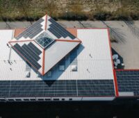Bei der BV-Comoffice GmbH kommt die Solar-Ladelösung von Solaredge zum Einsatz.