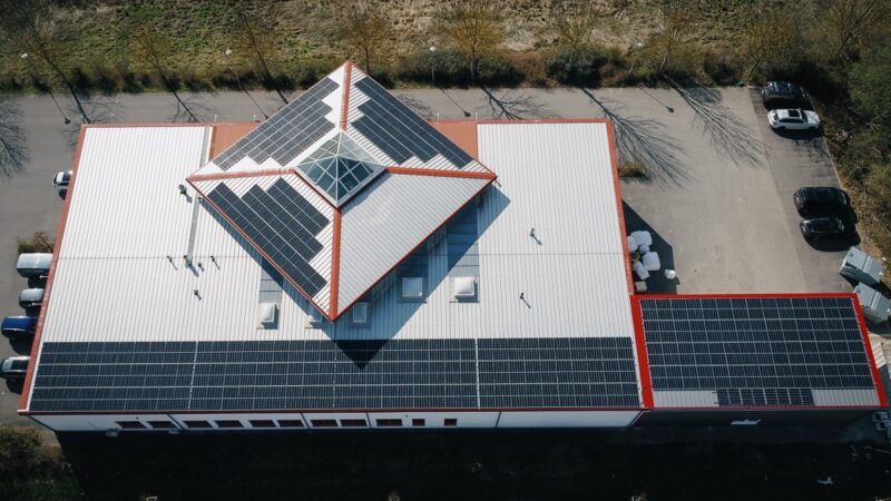Bei der BV-Comoffice GmbH kommt die Solar-Ladelösung von Solaredge zum Einsatz.