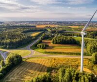 Im Bild eine Windenergieanlage, die Bundesnetzagentur hat das Ausschreibungsvolumen für Windenergie an Land erhöht.