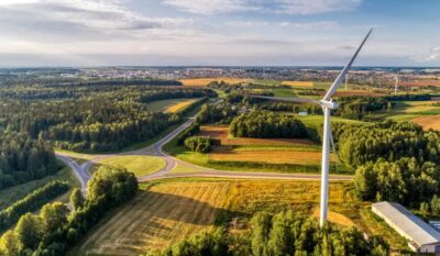 Im Bild eine Windenergieanlage, die Bundesnetzagentur hat das Ausschreibungsvolumen für Windenergie an Land erhöht.