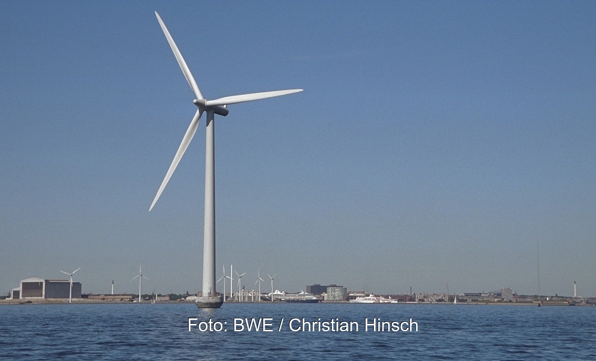 Windenergie-Anlage im Meer, die Resilienz-Roadmap soll die Abhängigkeit von China bei Permanentmagneten reduzieren.
