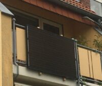 Ein Plug-In-Solarmodul am Balkon.