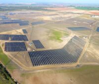 Luftbild: große Solarstromanlage in Spanien