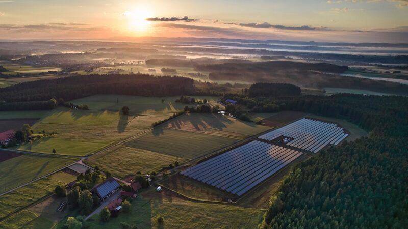 Zu sehen ist der Solarpark mit Batteriespeicher Spitalhöfe in Baden-Württemberg.