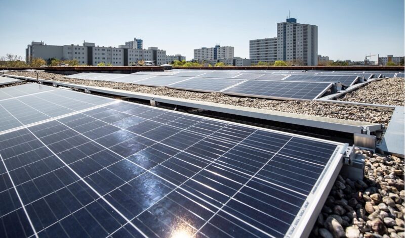 Der Bezirk Steglitz-Zehlendorf und die Berliner Stadtwerke haben einen Vertrag über ein so genanntes Photovoltaik Bezirkspaket geschlossen.