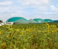 Zu sehen ist eine der Biogasanlagen von der BioConstruct GmbH, für die das Unternehmen einen Stromliefervertrag (PPA) mit Next Kraftwerke abgeschlossen hat.