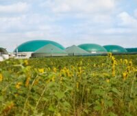 Zu sehen ist eine der Biogasanlagen von der BioConstruct GmbH, für die das Unternehmen einen Stromliefervertrag (PPA) mit Next Kraftwerke abgeschlossen hat.