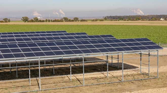 Zu sehen ist die Agri-PV-Anlage von Sunfarming.