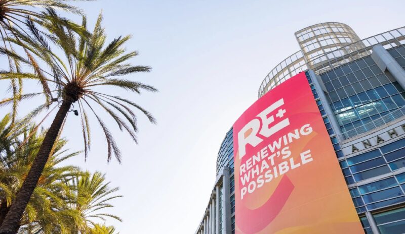Flagge der Fachmesse RE+25 in Las Vegas, Boviet Solar stellt neue Photovoltaik-Module vor.