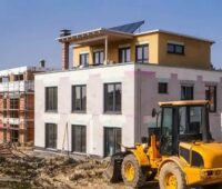 Baustelle Wohnhaus. BEG-Förderung der KfW für den Neubau gibt es 2022 nur noch für EH-40-Häuser.