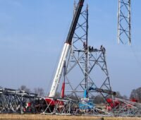 Im Bild ein Strommast im Bau, der Ausbau der Stromnetze geht voran.