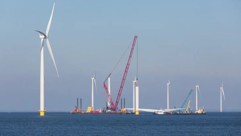 Im Bild sind Offshore-Windenergieanlagen. Bei der aktuellen Ausschreibung der Bundesnetzagentur ist ein dynamisches Gebotsverfahren nötig.