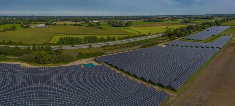 Ein Solarpark, die Ausschreibung für PV-Freiflächenanlagen war im Juli 2025 wieder überzeichnet.