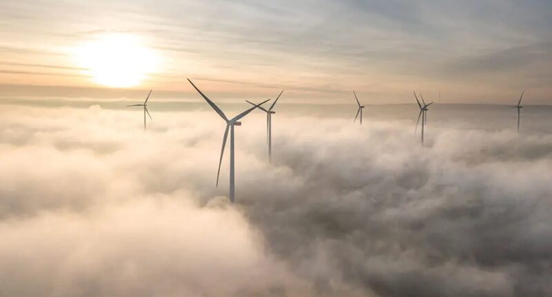 Zu sehen ist eine Windenergieanlage. Die Bundesnetzagentur hat die Ergebnisse der Ausschreibungen für Windenergieanlagen an Land im Mai bekanntgegeben.