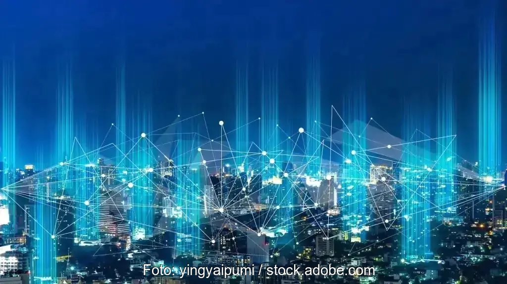 Das Bild zeigt eine symbolische Darstellung der Vernetzung und des Datenaustausches, der vom Positionspapier zu energiewirtschaftlich relevanten Daten der Bundesnetzagentur betroffen ist.