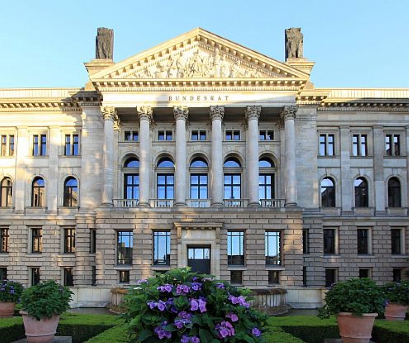 Die Hauptfassade des Bundesrates