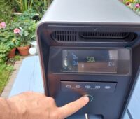Im Bild ein Kleinspeicher, eine Petition an den Bundestag fordert die Entbürokratisierung der netzdienlichen Nutzung.