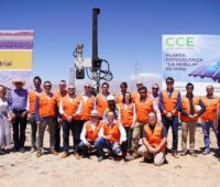 Gruppenbild bei der Grundsteinlegung vom Photovoltaik-Solarpark La Huella.
