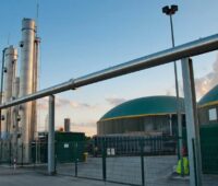 Im Bild eine Biogasanlage, laut Carmen-Konjunkturumfrage Biogas 2023 sind immer mehr Stilllegungen geplant.