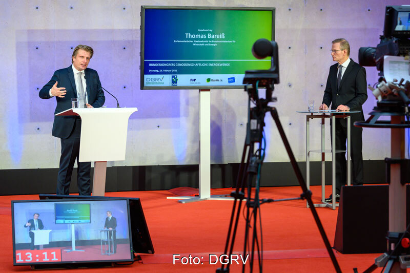 Thomas Bareis (l.) im Studio bei Bundeskongress der Energiegenossenschaften