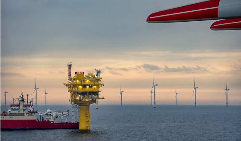 Im Bild der Offshore-Windpark Kaskasi von RWE, aus dem die DHL Gruppe Strom bezieht.