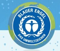 Im Bild das bekannte „Blauer Engel“ Logo, mit dem jetzt auch Wärmepumpen ausgezeichnet werden.