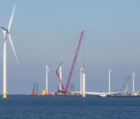 Im Bild der Bau eines Offshore-Windparks: Luxcara will auf geräuscharme Osonic-Technologie für Offshore-Windfundamente einsetzen.