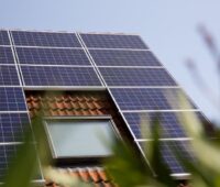 PV-Anlage auf Schrägdach eines Privathauses.