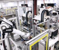 Zu sehen ist die derzeitige Brennstoffzellen-Stack-Produktion bei Daimler. Der Konzern arbeitet an der Serienproduktion von Brennstoffzellen.