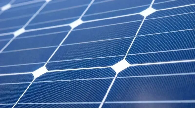 Im Bild eine Photovoltaik-Anlage, Ecoran hat Warnung über fehlerhafte Schott-Solarmodule herausgegeben.