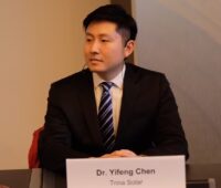 Im Bild Dr. Yifeng Chen, technische Leiter bei Trina Solar, der den IEEE Stuart R. Wenham Young Professional Award 2023 erhält.