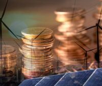 Geldmünzen, Photovoltaik und Windkraftanlagen, EB-SIM legt einen neuen Fonds für Photovoltaik- und Windenergie-Finanzierung für Kirchen und Sozialwirtschaft auf.