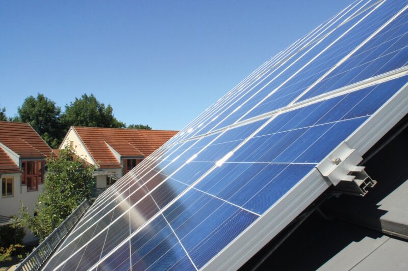 Zu sehen ist eine Solaranlage, aus der auch einmal eine der Ü20-Photovoltaik-Anlagen wird.