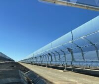 Zu sehen ist das Solarkraftwerk Xina Solar One, das in Südafrika in der Provinz Nordkap Strom mit konzentrierender Solarthermie (CSP) produziert.