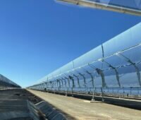 Zu sehen ist das Solarkraftwerk Xina Solar One, das in Südafrika in der Provinz Nordkap Strom mit konzentrierender Solarthermie (CSP) produziert.