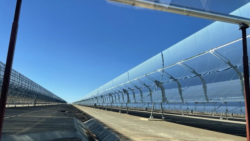 Zu sehen ist das Solarkraftwerk Xina Solar One, das in Südafrika in der Provinz Nordkap Strom mit konzentrierender Solarthermie (CSP) produziert.