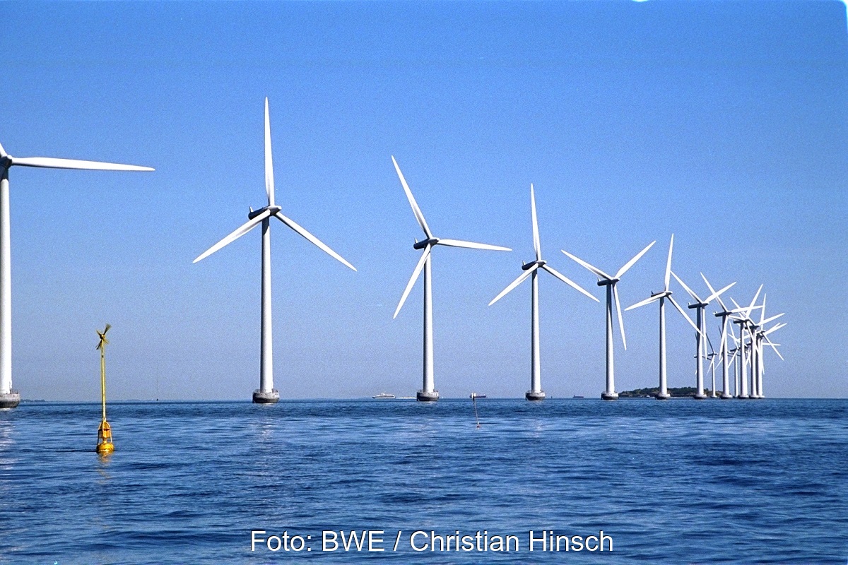 Zu sehen ist ein Windpark vor der dänischen Küste. Solche Projekte wollen Deutschland und Dänemark gemeinsam im Rahmen der EU-Offshore-Strategie realisieren.