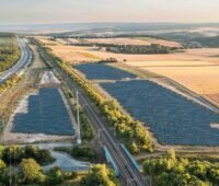 Direkt an der Bundesautobahn A3 bei Bad Camberg liegt der erste Photovoltaik-Solarpark der EnBW in Hessen.