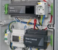 Im Bild das Heimenergiemanagementsystem Enbas in einem Schaltschrank.