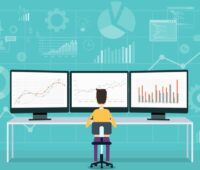 Grafik mit Mensch vor drei Monitoren, Symbol für Energiewende, Monitoring, Fortschritt