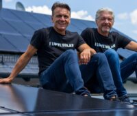 Im Bild die Enerix-Geschäftsführer Peter Knuth und Stefan Jakob, die mit dem Enerix-Hub in Regensburg die Prozesse optimieren und Leerlaufzeiten und Fehler reduzieren wollen.