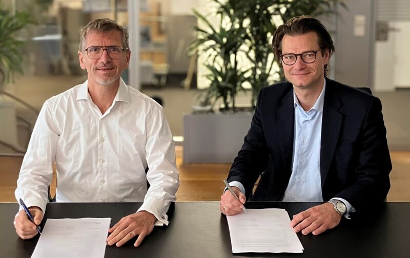 Unterzeichnung des Kooperationsvertrags für das Windenergie-Repowering Sonnenberg, im Bild Dr. Gunar Hering und Dr. Tim Ebert.