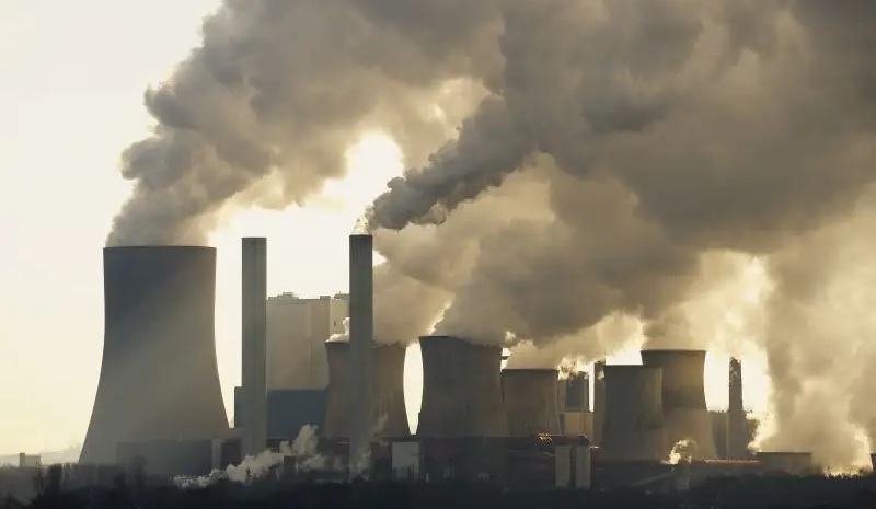 Zu sehen ist ein gigantisches Kohlekraftwerk. Strommarktexperten erwarten, dass der Kohleausstieg durch neue, wasserstofffähige Gaskraftwerke kompensiert wird.