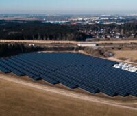 Drohnenaufnahme vom Jochen Schweizer Arena Solarpark.
