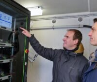 Forscher:innen der FH Münster haben einen Zink-Luft-Speicher entwickelt. Ein funktionsfähiger Demonstrator ist nun bei den Stadtwerken Steinfurt in Betrieb genommen worden.