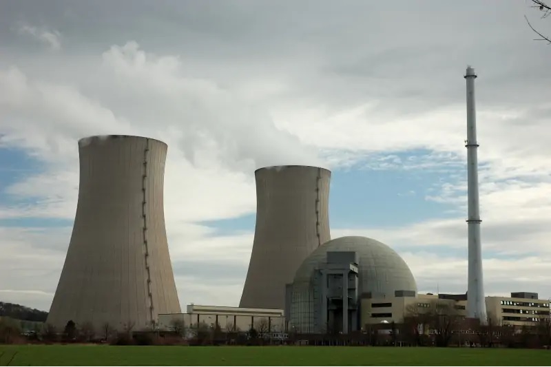 Zu sehen ist ein Atomkraftwerk, ob Atomkraft eine nachhaltige Energieerzeugung darstellt, ist umstritten.