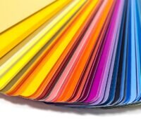 Im Bild eine Farbtafel mit viele Farbtönen, Kromatix-Solarglas ist in 10 Farben zu haben.