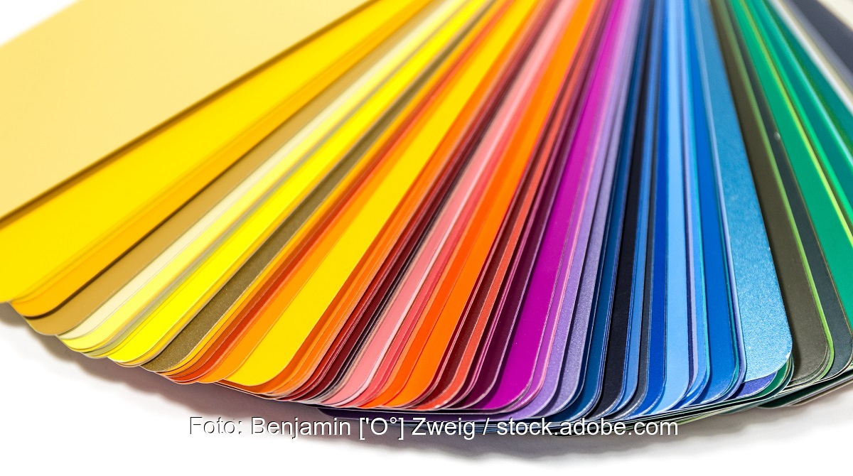 Im Bild eine Farbtafel mit viele Farbtönen, Kromatix-Solarglas ist in 10 Farben zu haben.