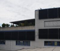 PVT-Kollektoren von Solink an der Fassade eines Reihenhauses