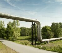 Zu sehen sind Fernwärmeleitungen, Iqony Wärme ist nun eine der drei Fernwärme-Einheiten der Steag Iqony Group.